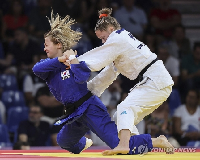 사투 벌이는 김지수