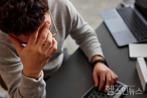 극심한 고통을 안겨주는 편두통, 일상생활이 더 힘들기 전에 이렇게 대처해 보세요 (클립아트코리아)