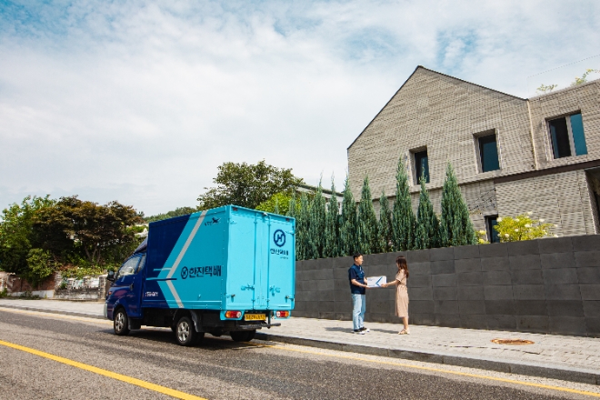 ㈜한진은 휴일 배송 확대를 통해 일 년 내내 끊김 없는 쇼핑환경을 구현한다고 31일 밝혔다. (사진 = ㈜한진 제공)