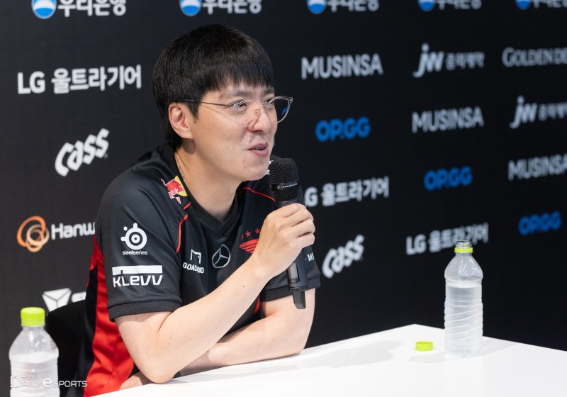T1 김정균 감독, "월즈 우승 스킨 좋지만 와드도 잘 나왔다"