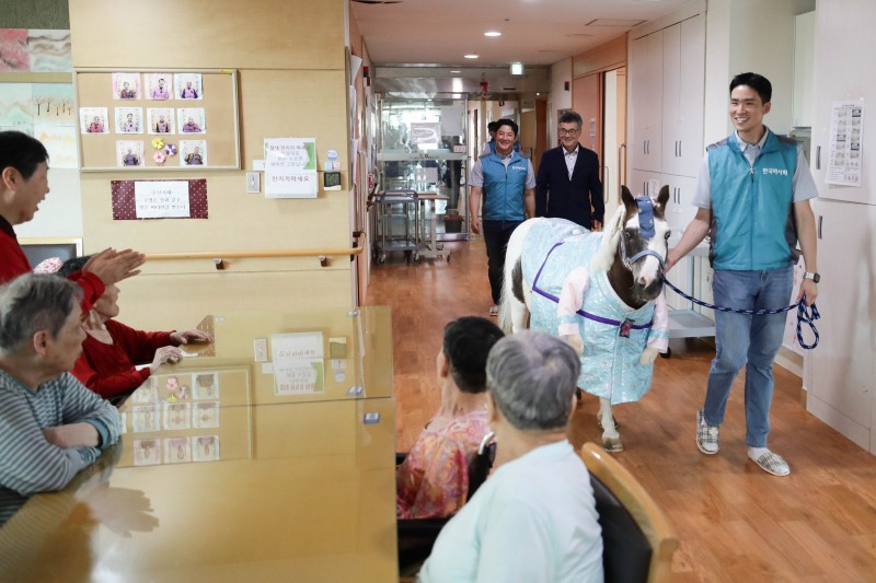 한국마사회, 서울요양원 후원 물품 전달·홀스테라피 행사 성공적 개최