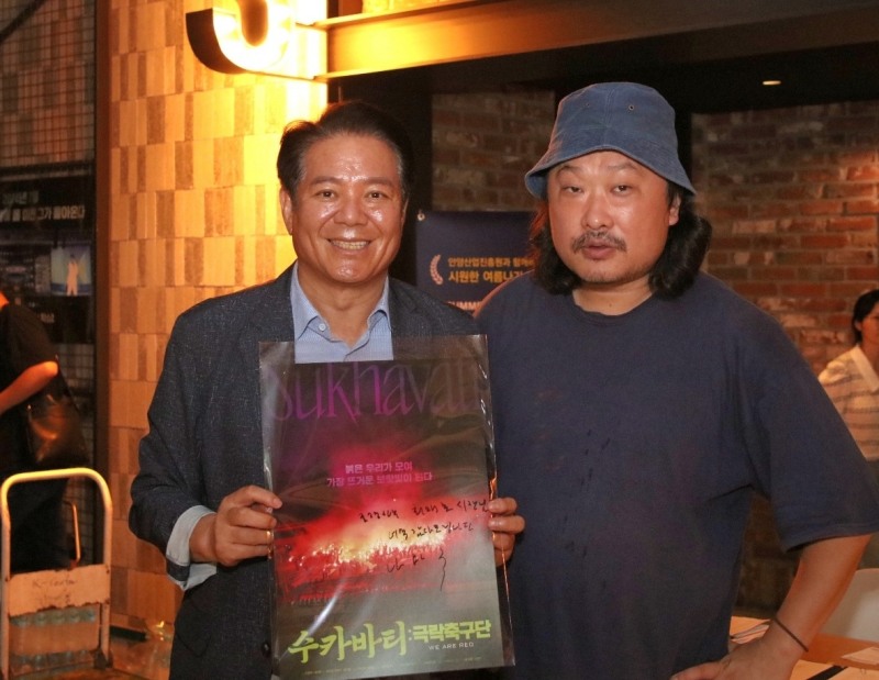 수카바티 개봉일 사진3(최대호 안양시장과 나바루 감독)