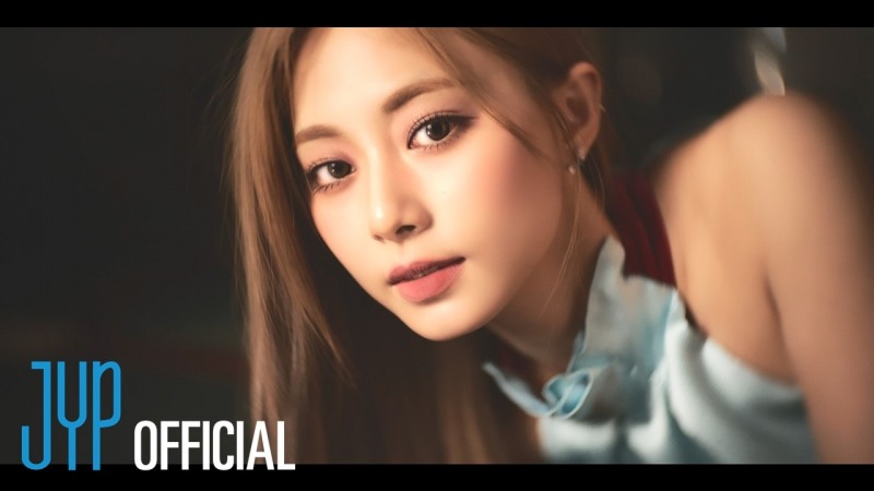 쯔위, 나연-지효 이어 트와이스 세 번째 솔로 데뷔 확정…미니 앨범 '어바웃 쯔' 발표