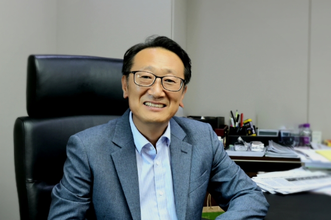 애큐온저축은행은 지난달 31일 임시주주총회를 열고 만장일치로 김정수 대표이사의 연임을 확정했다고 2일 밝혔다. 사진은 애큐온저축은행 김정수 대표이사의 모습. (사진 = 애큐온저축은행 제공)