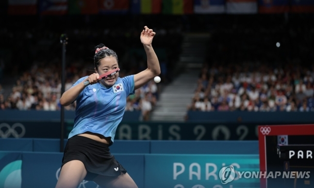 중국 천멍 상대하는 신유빈