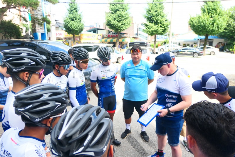 2024년 World Cycling Centre – 국제 남자 주니어 사이클 캠프 참가자 사진