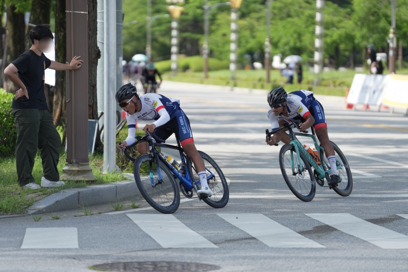 김천시장배 전국도로사이클 대회 MOHAMMAD NABI(이란), SAIKHANBILEG(몽골) 선수