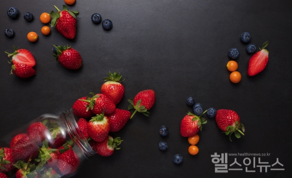 본격적인 노화가 시작되는 40대. 영양소가 고루 갖춰진 식단 섭취 등으로 건강, 영양관리 시작해야 할 시기... 꾸준히 섭취하면 노화 예방 및 건강관리에 좋은 슈퍼푸드는? (클립아트코리아)