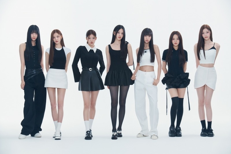 ‘아이랜드2’ 걸그룹 izna(이즈나), 공식 프로필 최초 공개…블랙 앤 화이트로 완성한 7인 7색