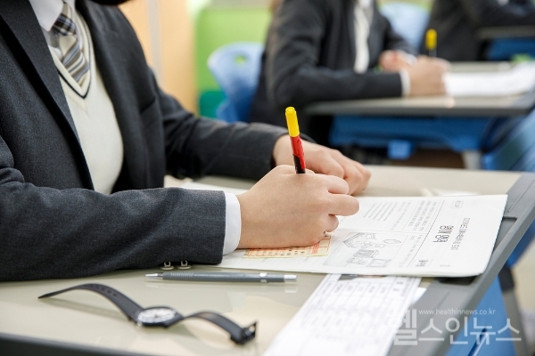 얼마 남지 않은 수능, 지치기 쉬운 수험생 3가지 특히 조심해야... 수능날까지 컨디션 유지하는 3가지 꿀팁 (클립아트코리아)