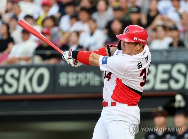 해결사 최형우, 선취점 뽑는 3루타