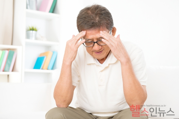 치주질환, 치료 없이 그대로 두면? 구강 내 세균이 음경 침입해 발기부전 등 남성 성건강에 악영향 미칠 수 있어 (클립아트코리아)