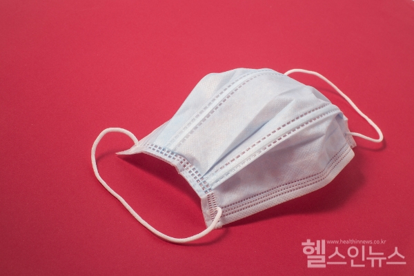 재유행 조짐 보이고 있는 코로나19, 전과 어떻게 달라졌고 어떻게 대처해야 하는 것일까? (클립아트코리아)