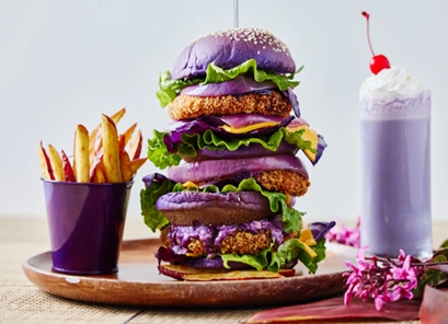 우베 몬스터 버거. 사진제공: 리조나레 괌 한국사무소