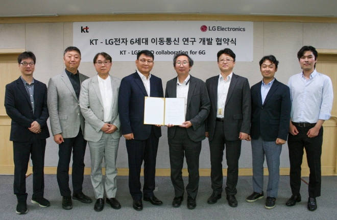 KT가 6G 이동통신 분야 연구 개발과 기술 표준화를 추진하기 위해 LG전자와 협력에 나선다.