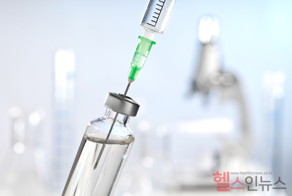 약물치료 중요한 염증성장질환, 주사 치료 적용 시 약물 복용 중단해도 된다는 연구 결과 발표 (클립아트코리아)