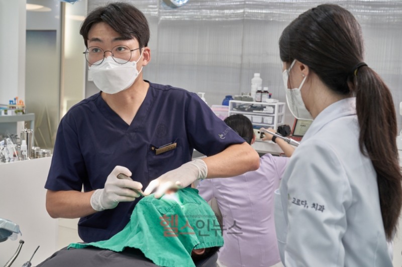 고르다치과의원 부산점 강용욱 대표원장