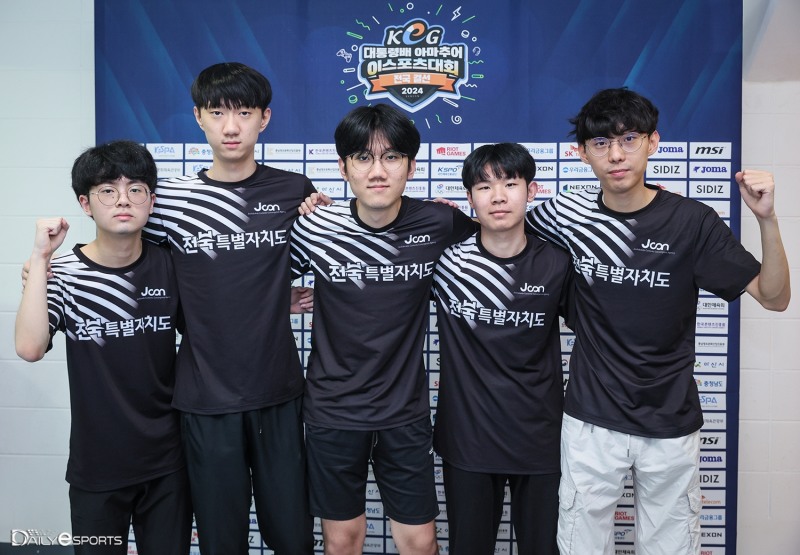 KeG 'LoL' 챔피언 전북. 왼쪽부터 탑 성태효, 정글러 정용준, 미드 윤도현, 원거리 딜러 류강민, 서포터 이재희
