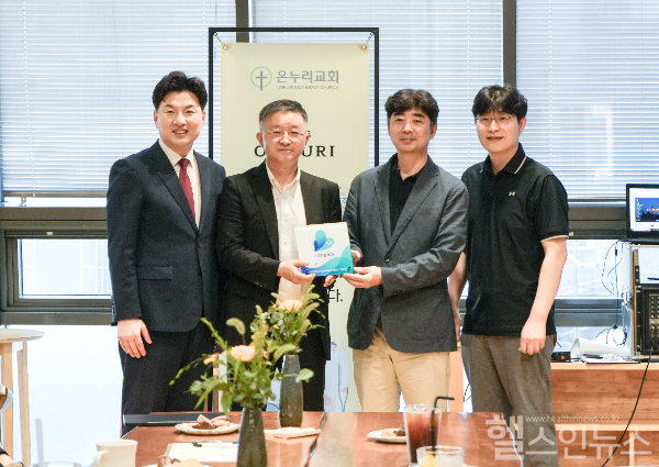 ‘핸젤스 현판 전달식’ 기념 촬영 (해운대백병원 제공)