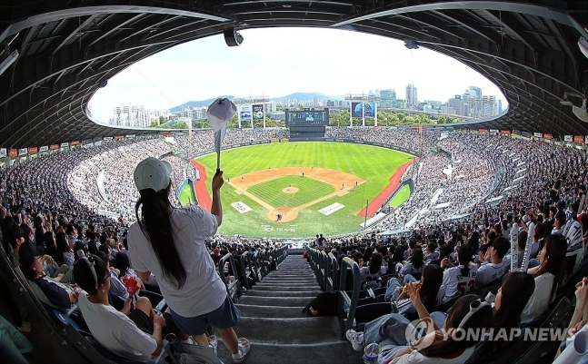 KBO 매진 경기가 급증하고 있다.