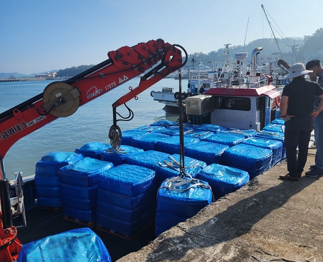 생수 지원 / 사진=신안군 제공