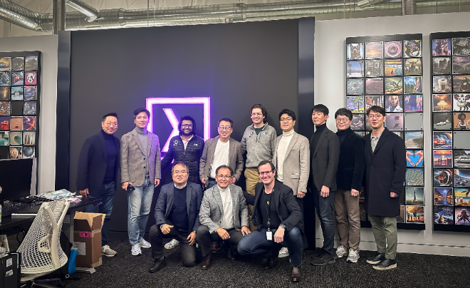 SK텔레콤(SKT)은 람다와 ‘AI 클라우드 공동 사업을 위한 파트너십’을 체결했다고 21일 밝혔다. 사진은 지난 1월 람다의 산호세 본사에서 SKT 유영상 CEO(뒷줄 좌측에서 네 번째)와 람다 창업자 겸 CEO 스티븐 발라반(뒷줄 좌측에서 다섯 번째) 등 양사 주요 관계자들이 협력 방안 논의 후 기념사진을 촬영하는 모습. (사진 = SKT 제공)