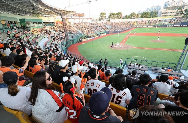 썸니폼 효과가 떨어졌나...한화이글스, NC다이노스에 2-8로 완패