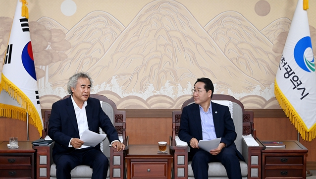 유정복 시장과 한체대 최관용 교수의 면담