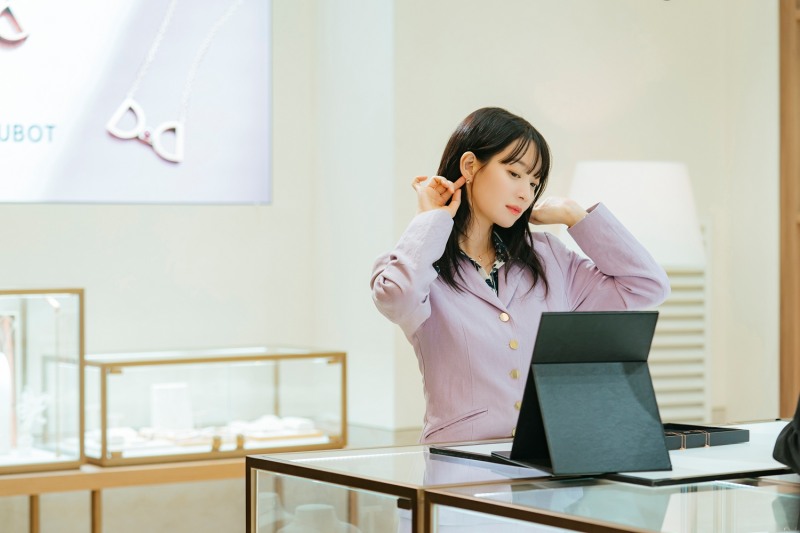 신민아, '손해 보기 싫어서'로 안방극장 컴백…김영대와 설렘 가득 로맨스 호흡