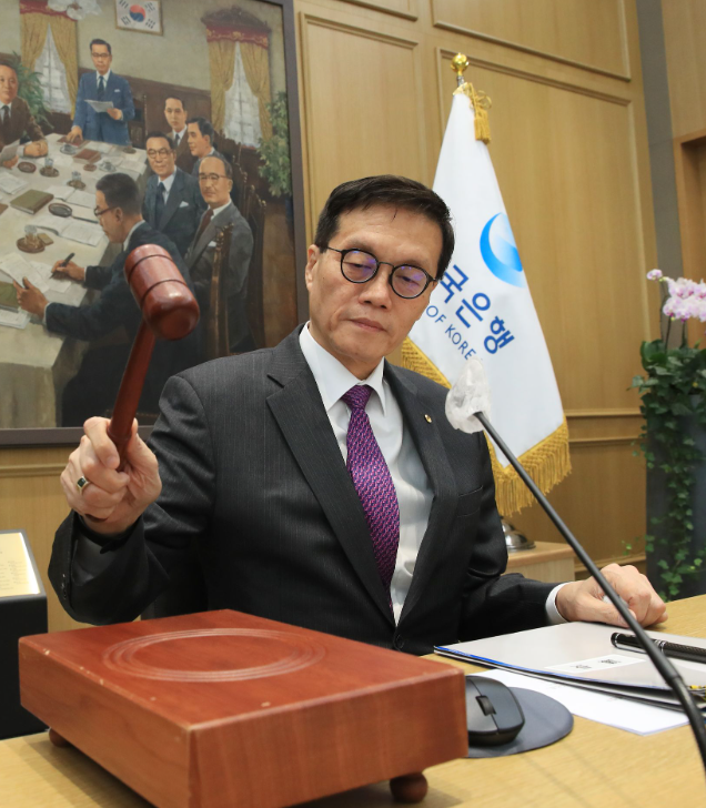 이창용 "지금은 금리인하시 금융안정 위험 커...금통위원, 가계대출·부동산 가격 안정 확고한 입장"