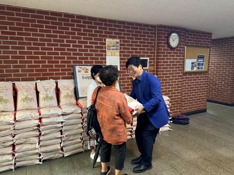 ▲ 사랑의 쌀 전달 사진