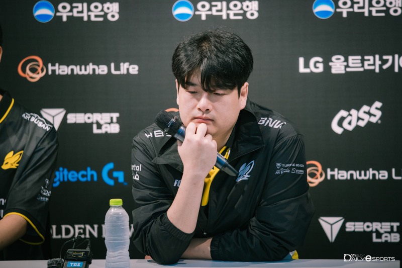 BNK 피어엑스 유상욱 감독.