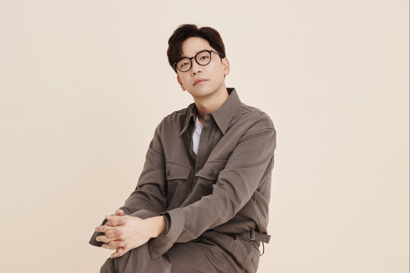 이적, 9월 말 컴백…4년 만의 신보 '술이 싫다' 발매