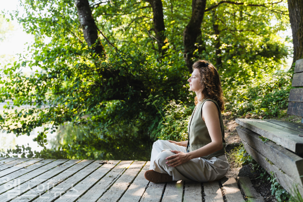 현대인들에게 흔한 불면증, 잠 못드는 밤에서 벗어나고 싶을 때 '명상'이 도움줄 수 있어 (클립아트코리아)