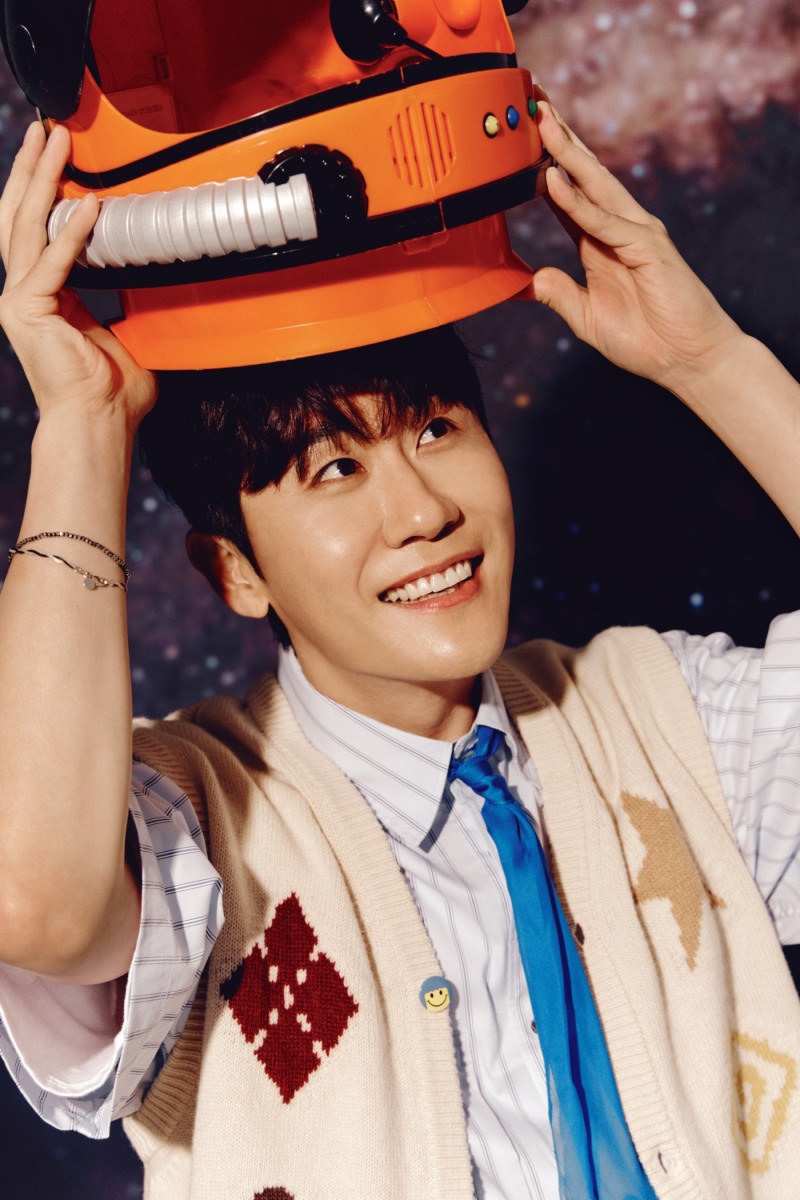 영탁, 미니 앨범 ‘SuperSuper’ 두 번째 콘셉트 포토 공개…우주도 사로잡은 판타지 비주얼