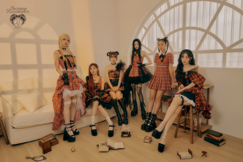 오마이걸의 몽환 通했다…국내 음원차트 1위