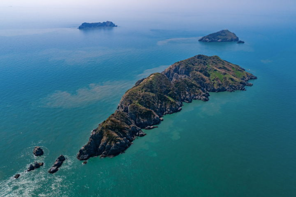 충남 태안군 근흥면 가의도리 격렬비열도(사진 왼쪽부터 서격렬비도, 동격렬비도, 북격렬비도)