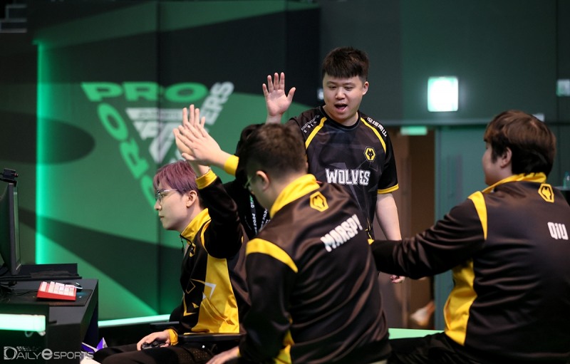 단단한 수비로 FC 프로 마스터즈 정상에 섰던 울브즈e스포츠는 이번 FC 프로 챔피언스 컵 패자조에서 탈락했다.
