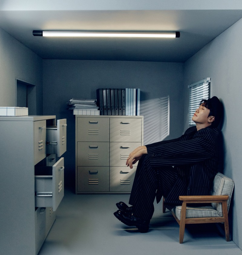 영탁, 미니 앨범 ‘SuperSuper’ 세 번째 콘셉트 포토 공개…매력뽀짝 K-직장인 대변신