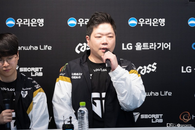 젠지 김정수 감독, "요즘 스크림서 이상한 챔피언 많이 나와"