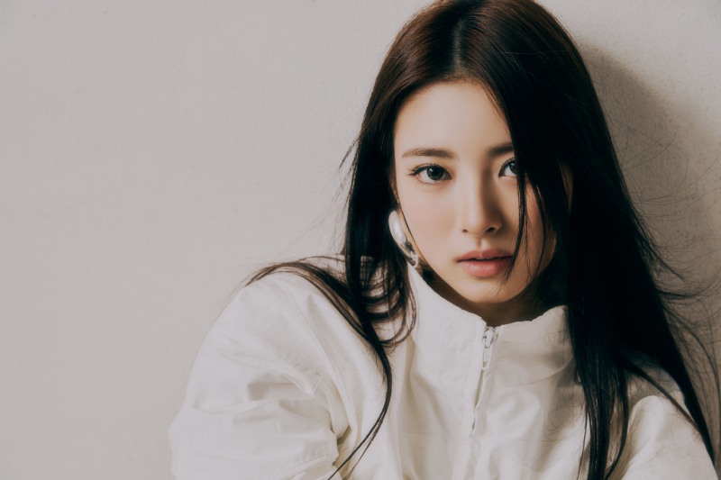 MEOVV(미야오) 안나, 새 콘셉트 포토 공개…비주얼 쇼크의 주인공