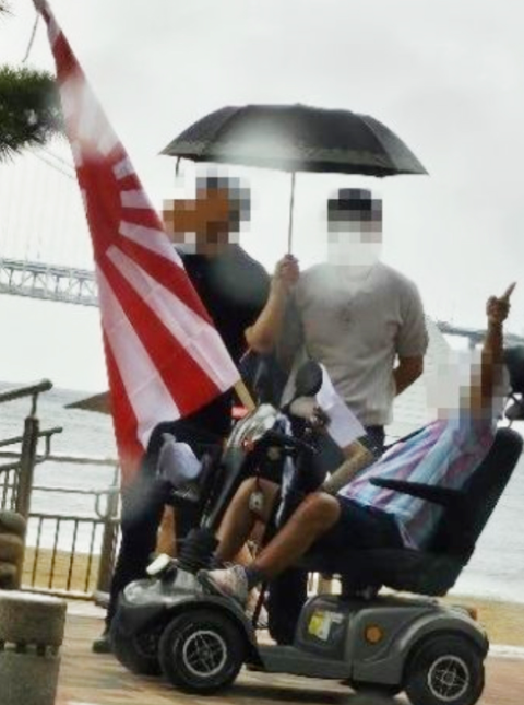 온라인 커뮤니티에 올라온 욱일기 사진