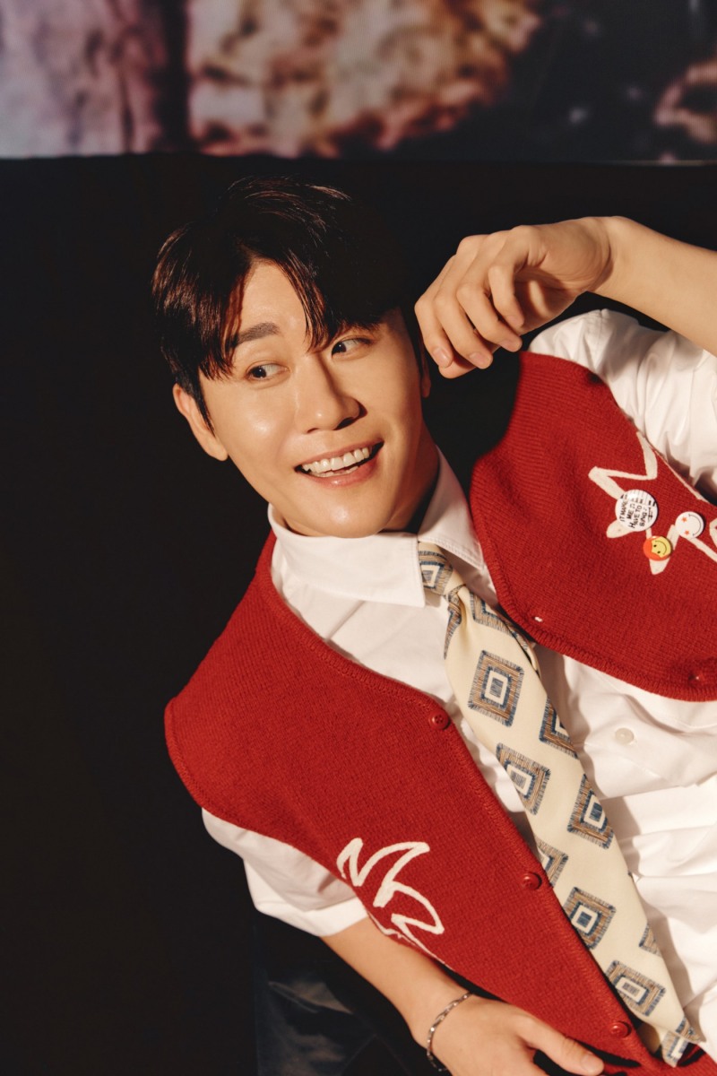 영탁, 새 미니 앨범 ‘SuperSuper’ 네 번째 콘셉트 포토 공개…‘독보적 멋짐’ 쾌남 완결판