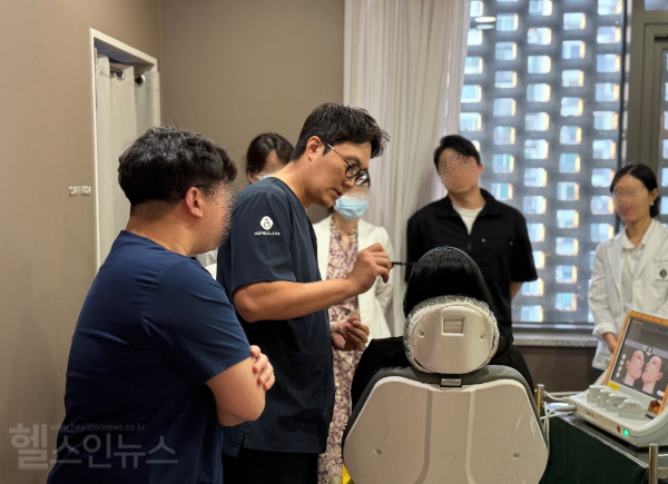 제너리스의원 광명본점 박동찬 대표원장, 울쎄라 라이브 세미나 진행 (제너리스의원 광명본점 제공)