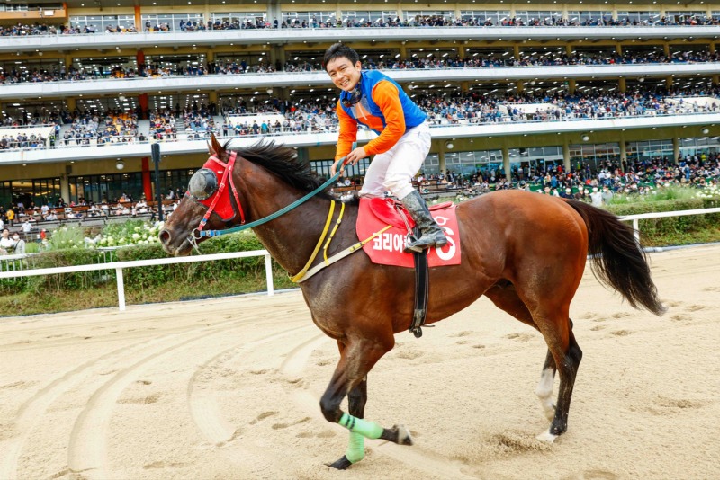 2년 코리아컵 우승마 위너스맨과 서승운기수