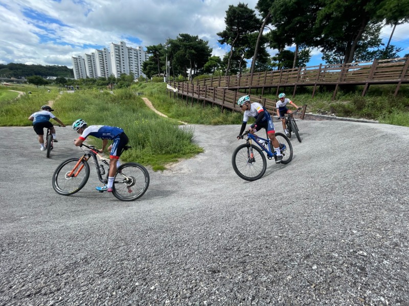 국제 산악 자전거(MTB) 선수들 WCC-KOREA 훈련 프로그램 참가하기 위해 한국 찾아