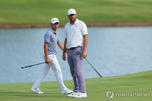 스코티 셰플러(오른쪽)와 콜린 모리카와