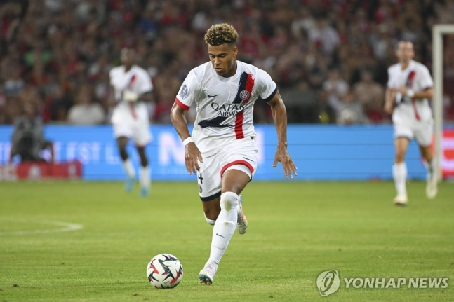 PSG 데지레 두에의 경기 장면