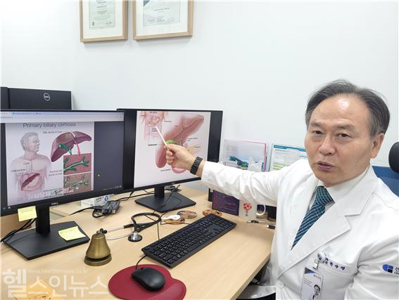 센텀종합병원 간센터 한상영 센터장이 자가면역성 간 질환에 대해 설명하고 있다 (센텀종합병원 제공)