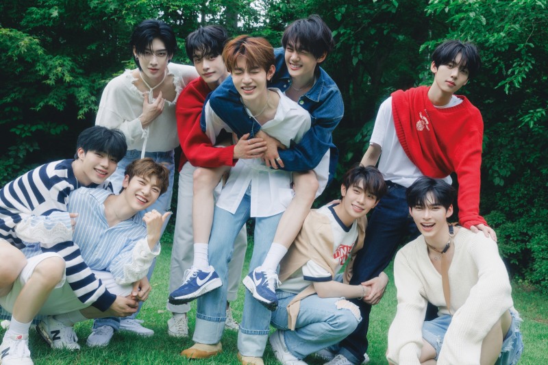 제로베이스원, 미니 4집으로 국내 주요 음반 주간&월간 차트 1위 싹쓸이